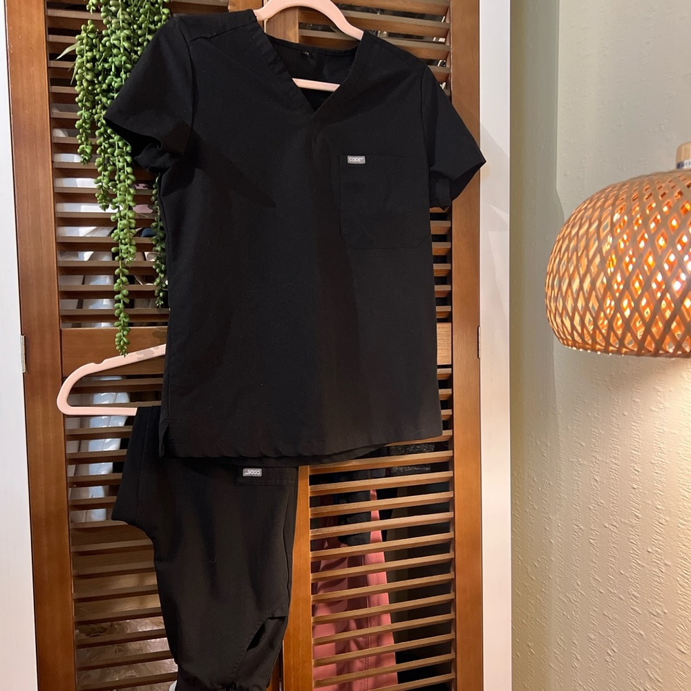Women's Black petite Scrub Set